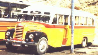 ein alter Bus